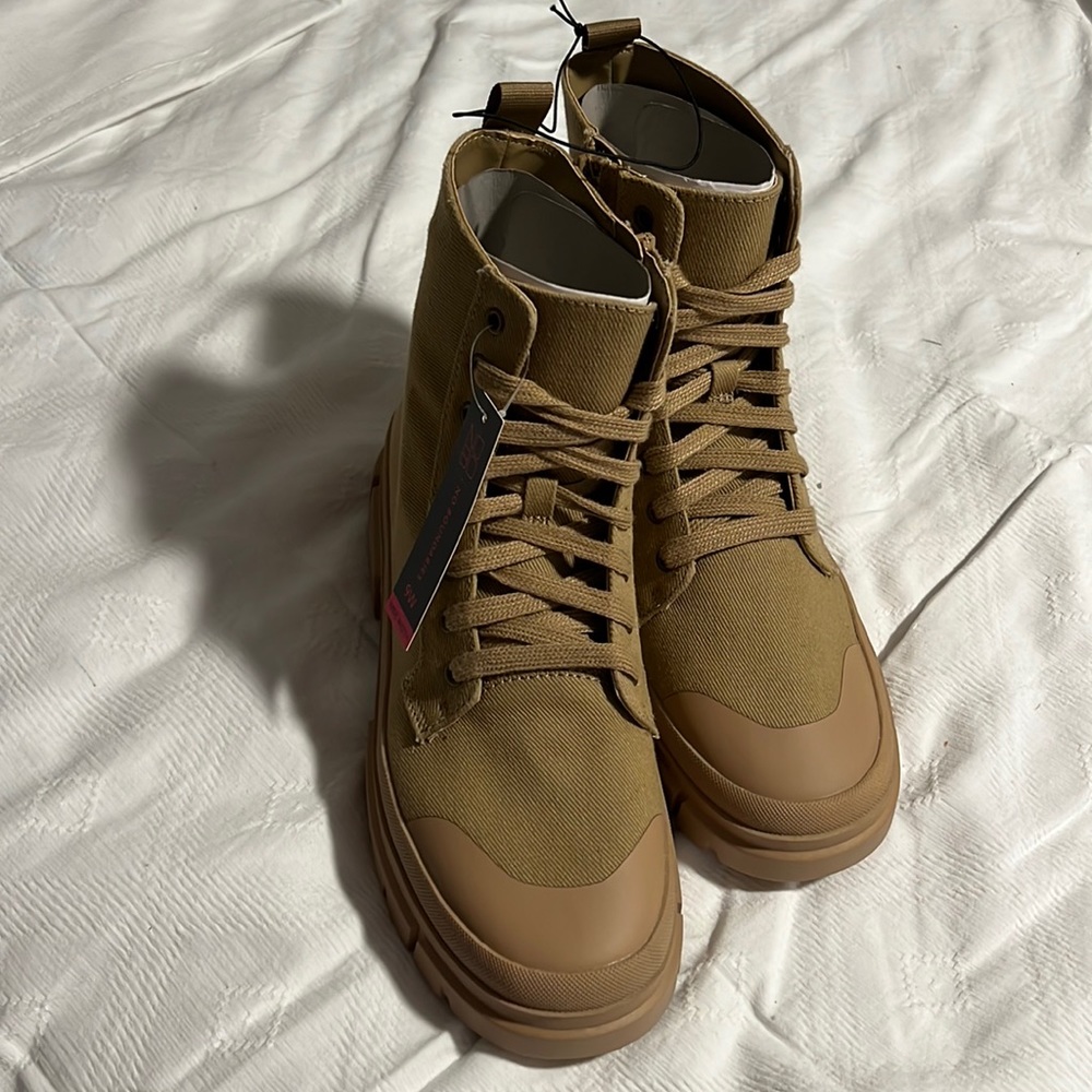 Combat boot